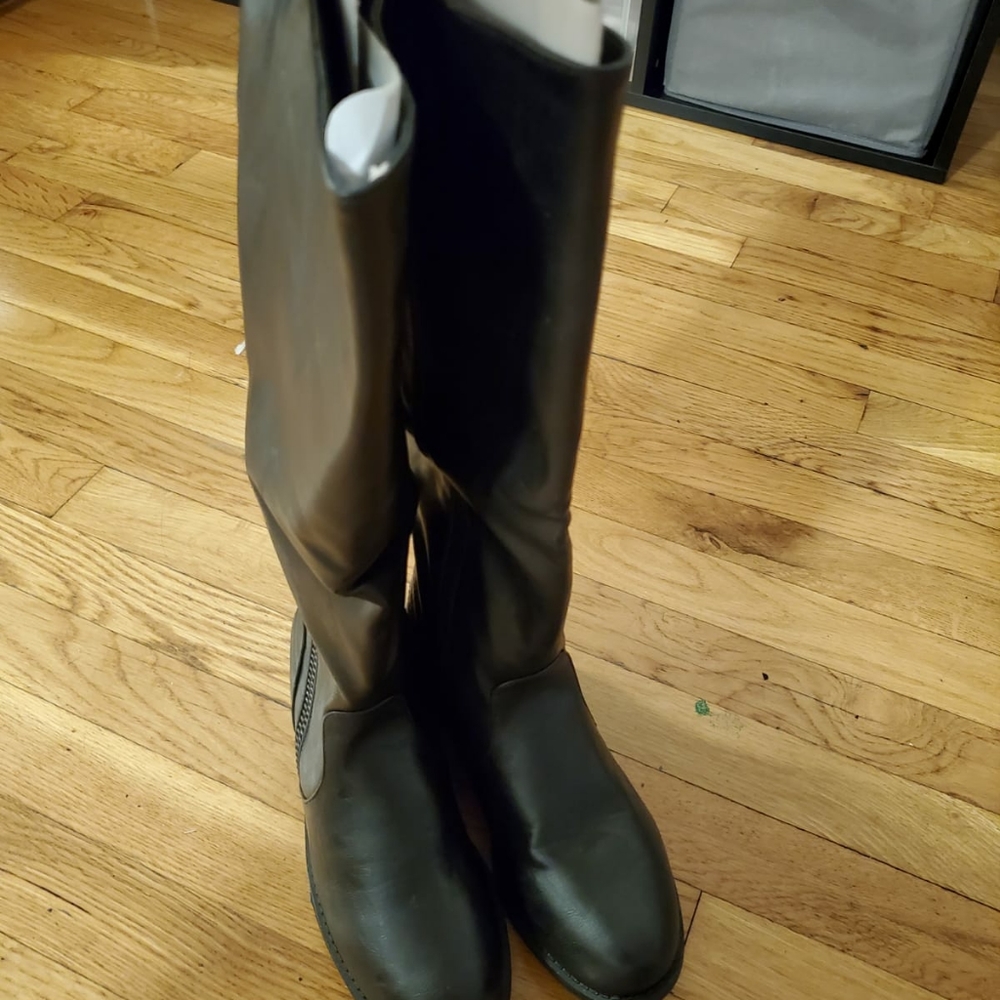 Boots - Picture 3 of 5